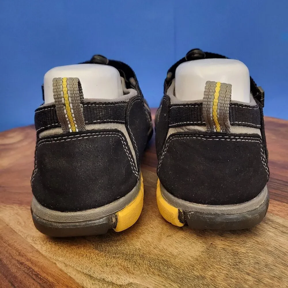 KEEN Hiking Sandal CNX Waterproof Black Yellow Men/Youth Size 7